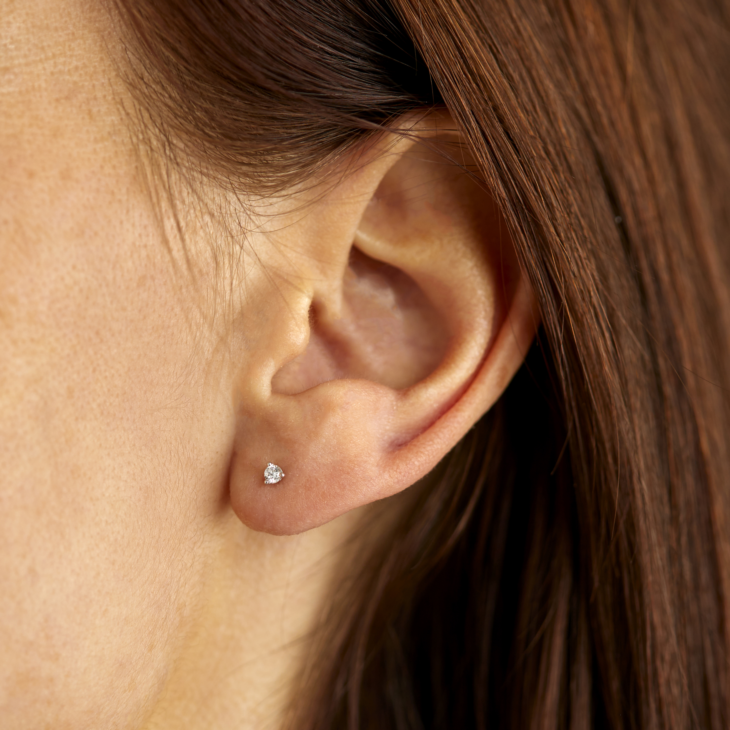 Luna solitaire ørestikker i 14 kt hvidguld og 0.10 ct. diamanter 3 Luna solitaire ørestikker i 14 kt hvidguld og 0.10 ct. diamanter - Billede 3