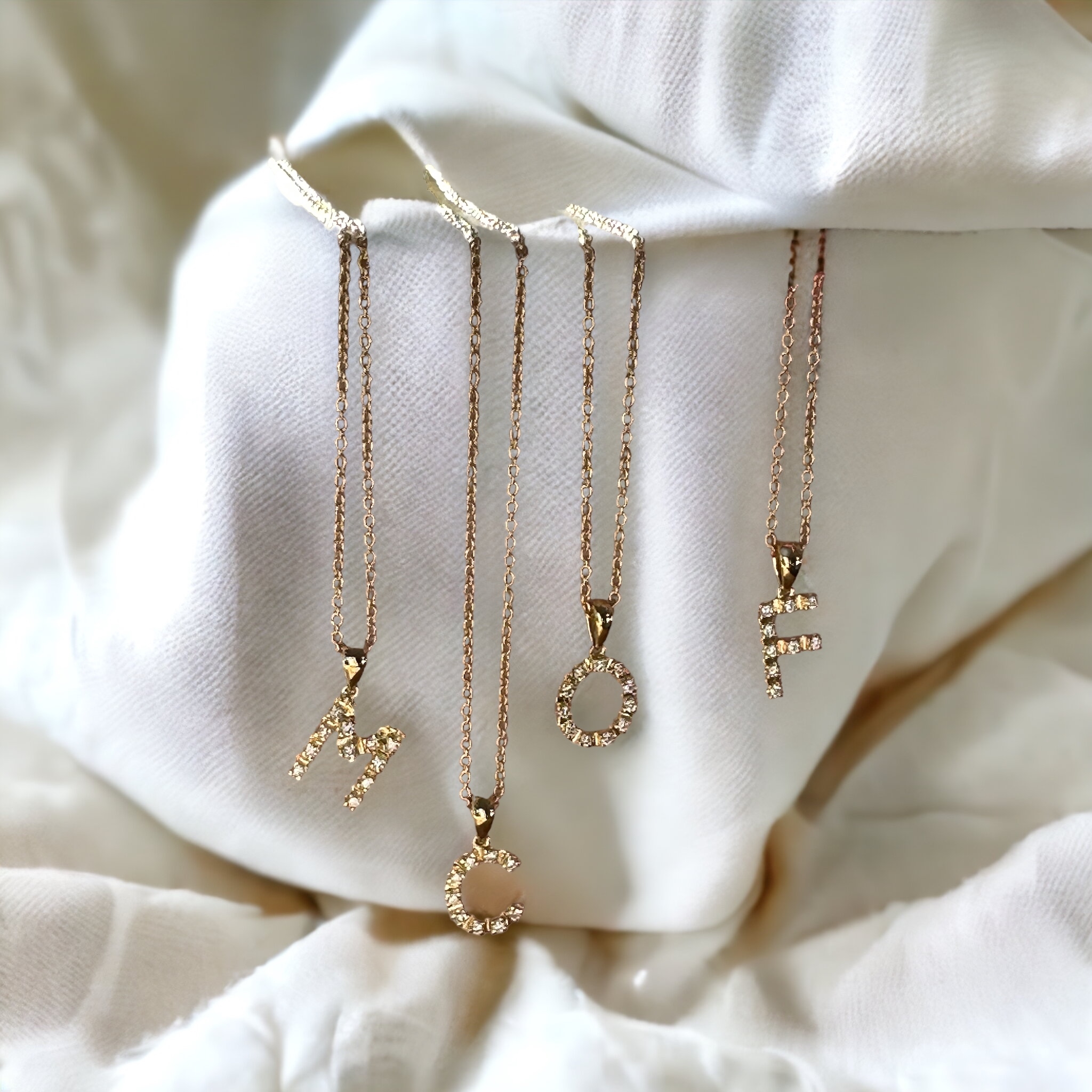 Me&My bogstav halskæde i 14 kt. guld og diamanter 2 Me&My bogstav halskæde i 14 kt. guld og diamanter - Billede 2