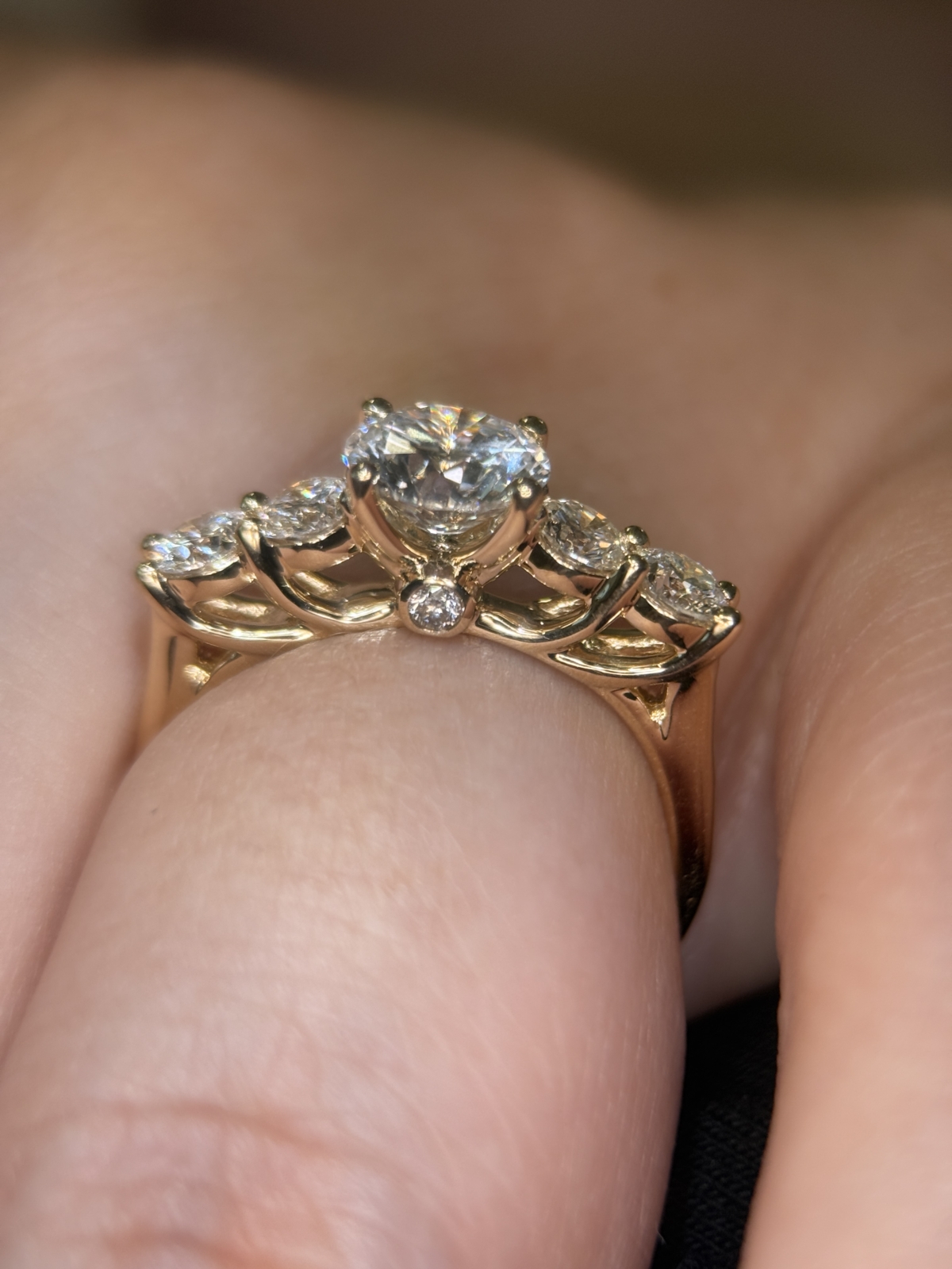 Alberte diamantring i 14 kt. guld og brillantslebne diamanter. - Billede 3