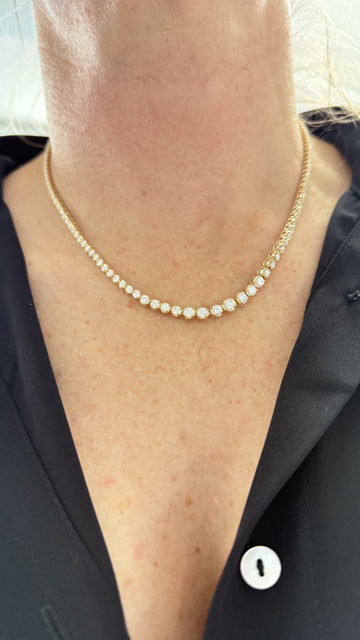 Eksklusiv tennishalskæde med 5.0 ct. brillanter indfattet i kronefatning 2 Eksklusiv tennishalskæde med 5.0 ct. brillanter indfattet i kronefatning - Billede 2