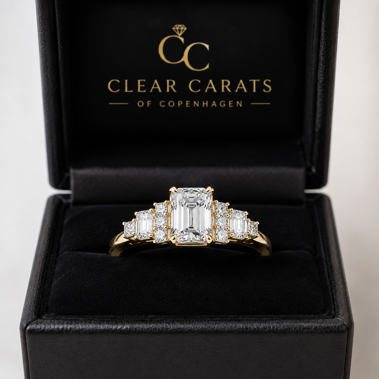 Forlovelsesring Emerald Cascade, 14 kt. diamantring med emerald og princess-cut lab-grown diamanter. Forlovelsesring Emerald Cascade, 14 kt. diamantring med emerald og princess-cut lab-grown diamanter. - Billede 2