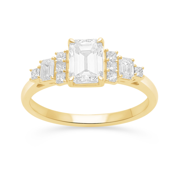 Forlovelsesring Emerald Cascade med lab-grown diamanter og massiv guld